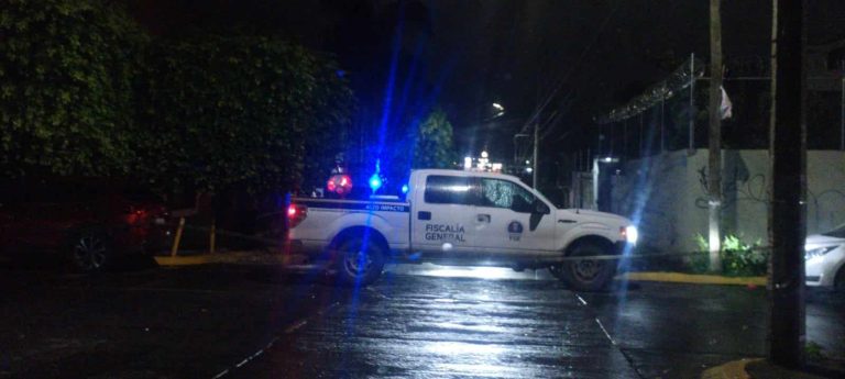 Delincuentes intentan robarle el auto a mujer en Lomas de Vista Bella, en Morelia