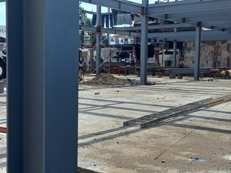 Estacionamiento del Mercado Independencia con poco más de 60 % de avance en la estructura