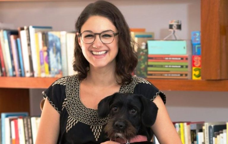 La primera novela de Isabel Zapata será presentada en “El Traspatio Librería”