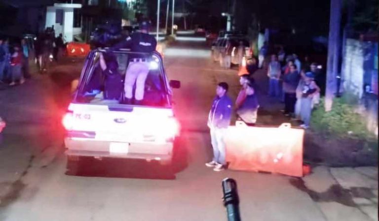Instala Policía Comunal de San Ángel Zurumucapio dos barricadas en accesos a la población, con apoyo de la Guardia Civil