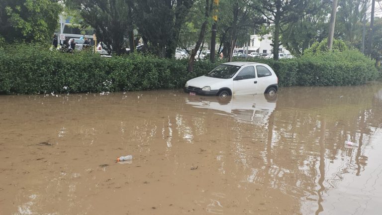 Autoridades atienden inundaciones y encharcamientos