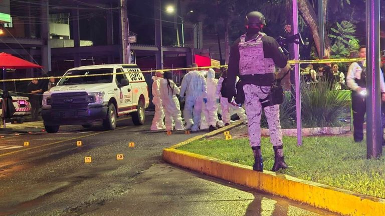 Balean a 2 valet parking afuera del bar Pecatto en Morelia 