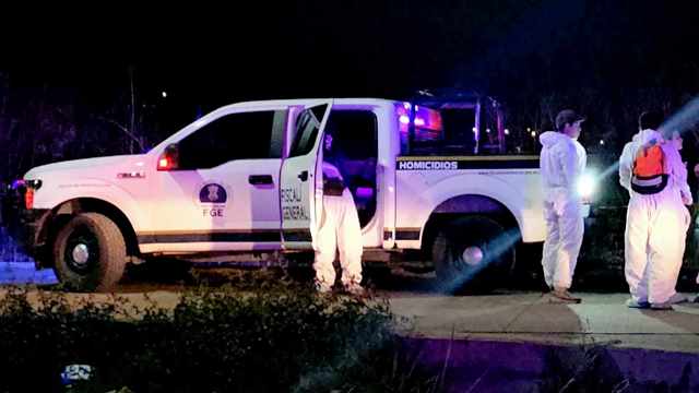 Localizan cadáver semidesnudo y golpeado en la carretera Morelia-Salamanca