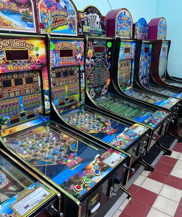 Decomisan 83 máquinas tragamonedas en comercios de Uruapan