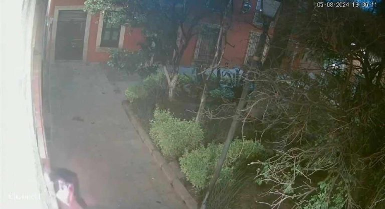 Sujeto prende fuego a puerta de un templo en el Centro Histórico de Morelia
