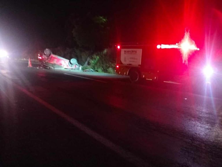 Volcadura vehicular deja 7 heridos en la carretera Morelia-Pátzcuaro