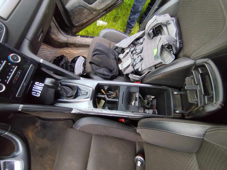 Guardia Civil Michoacán asegura vehículo y equipo táctico del CJNG en Ocampo