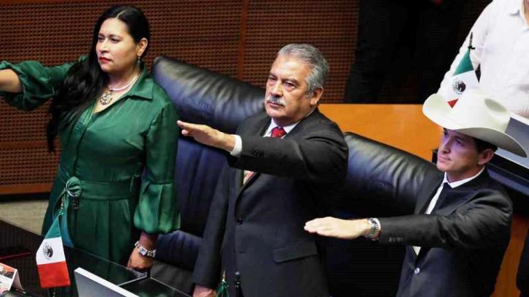 Toma protesta Raúl Morón como senador por Michoacán
