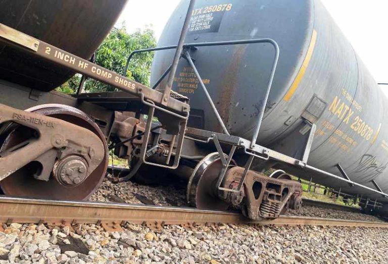 Reportan descarrilamiento del tren en Taretan