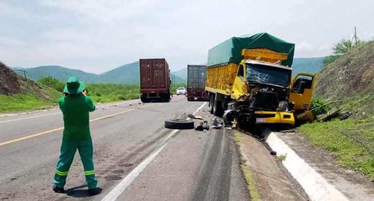 Se registran otros tres accidentes en la autopista Siglo XXI, durante este sábado
