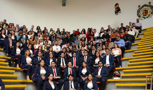 Entregan cartas de pasante a generación 2019-2024 de Licenciatura en Químico Farmacobiología