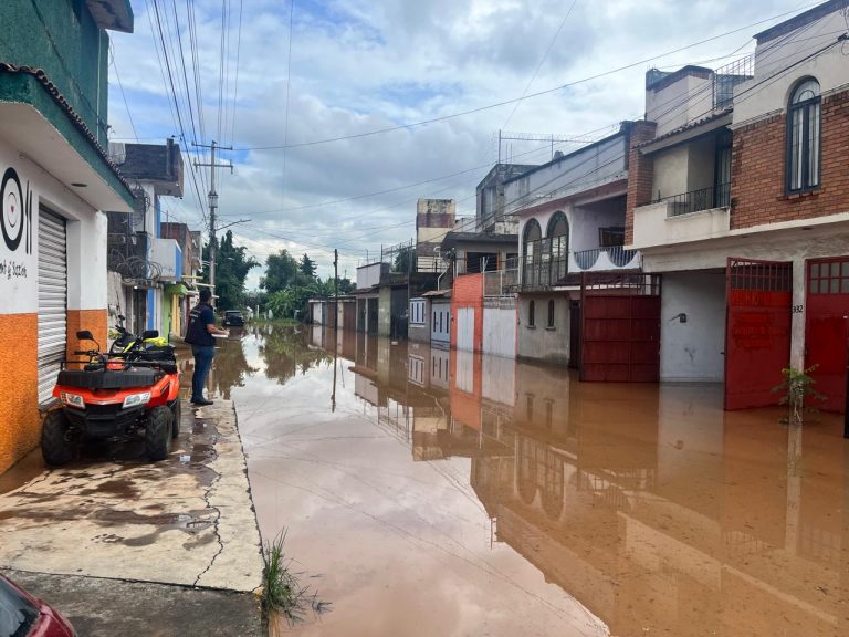 Brigadistas sanitarios atienden colonias afectadas por inundaciones en Morelia