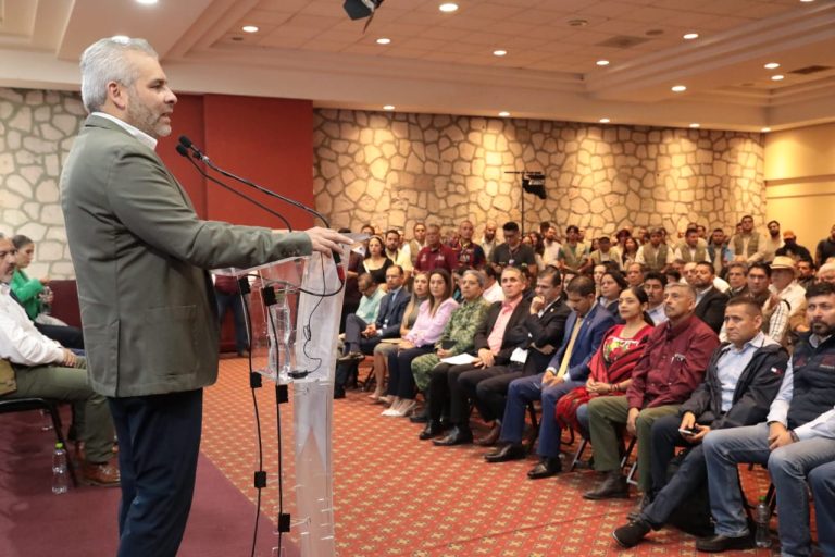 Se reúne Bedolla con alcaldes para plan de desfogue de presas