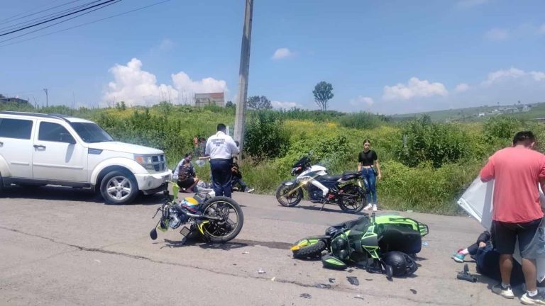 Choque entre 2 motos deja 3 heridos en Morelia