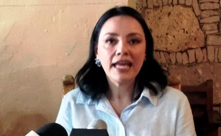 Manifiesta Adriana Hernández su respaldo total a «Alito» Moreno y califica de injustas las críticas en su contra