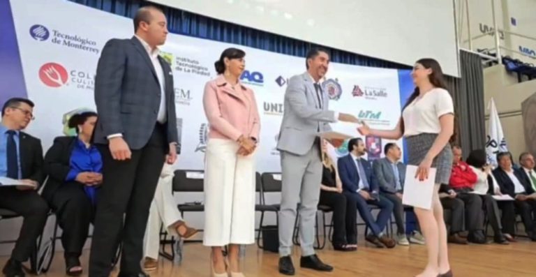 Más de 100 jóvenes de 15 instituciones de Educación Superior reciben galardón por Excelencia Educativa