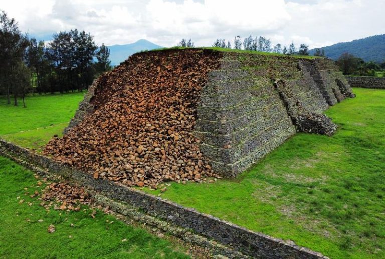 Reportan deslave en una yácata gemela de la zona arqueológica de Ihuatzio