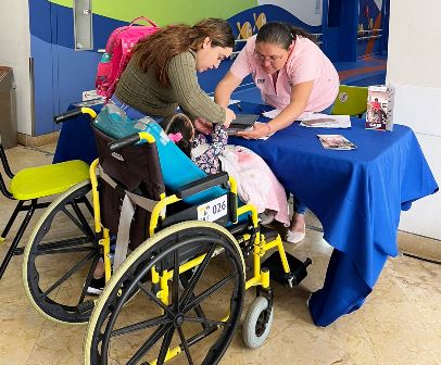 Entregan credenciales a personas con discapacidad en Feria de la Inclusión