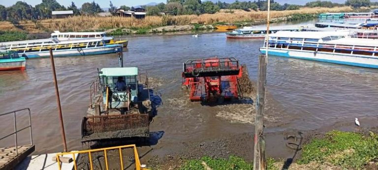 Retirados, más de 45 mil metros cúbicos de lodo en el lago de Pátzcuaro