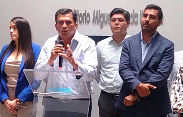 Piden PAN y PRI congruencia a Araceli Saucedo ante posibles cambios de lealtad política