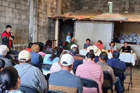Van fruticultores de Zinapécuaro por valor agregado al durazno y ciruela