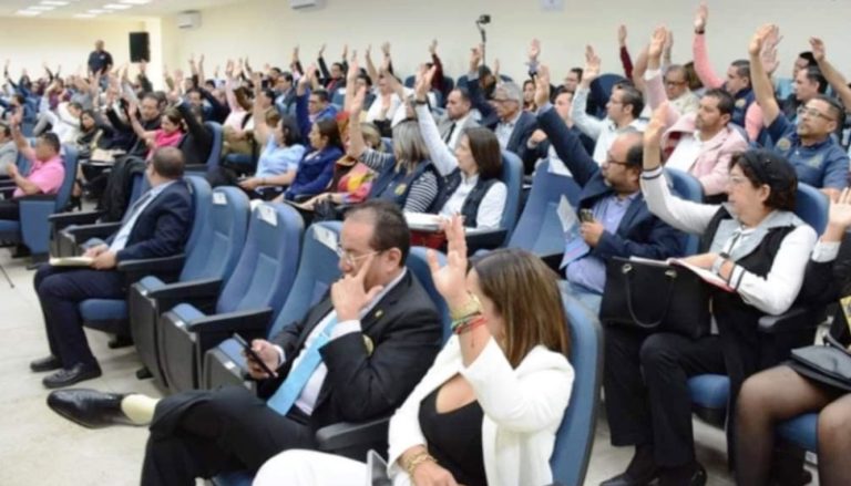 Alumnos con excelencia académica en UMSNH tendrán pase directo a la carrera de su elección