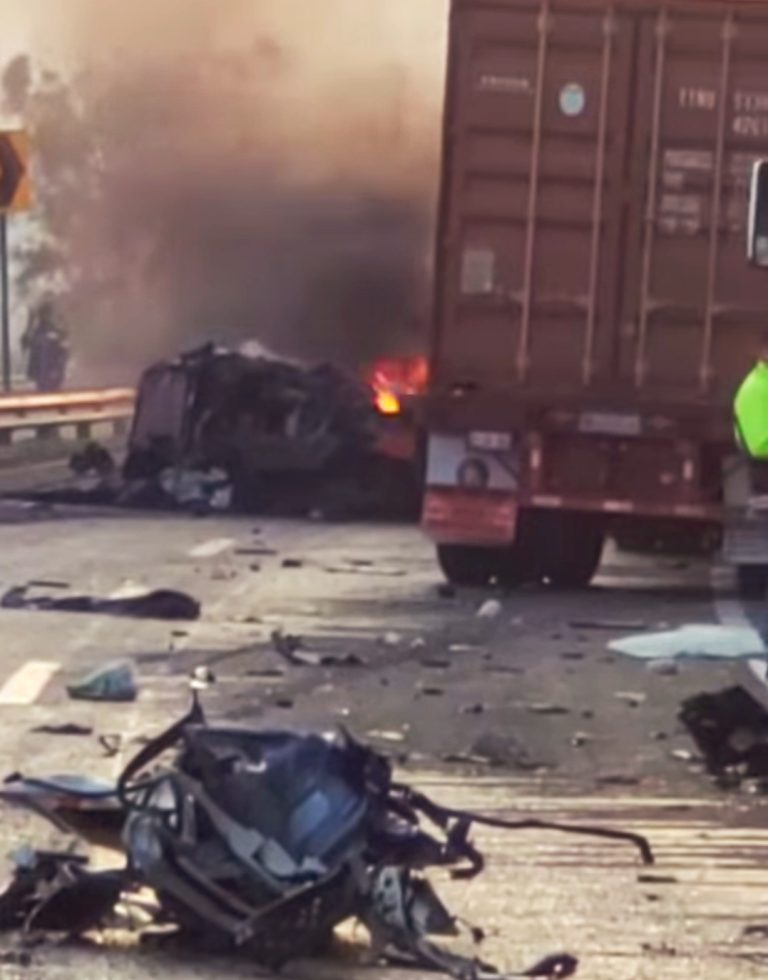 Tráiler choca y se incendia en la México – Guadalajara