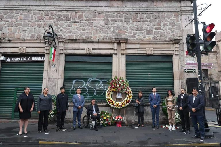 Colocan ofrendas en lugar de granadazo