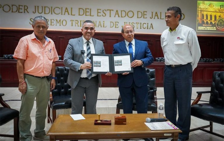 Magistrados presidentes de Poderes Judiciales de Michoacán y Jalisco cancelan sello postal por los 200 años del PJM  