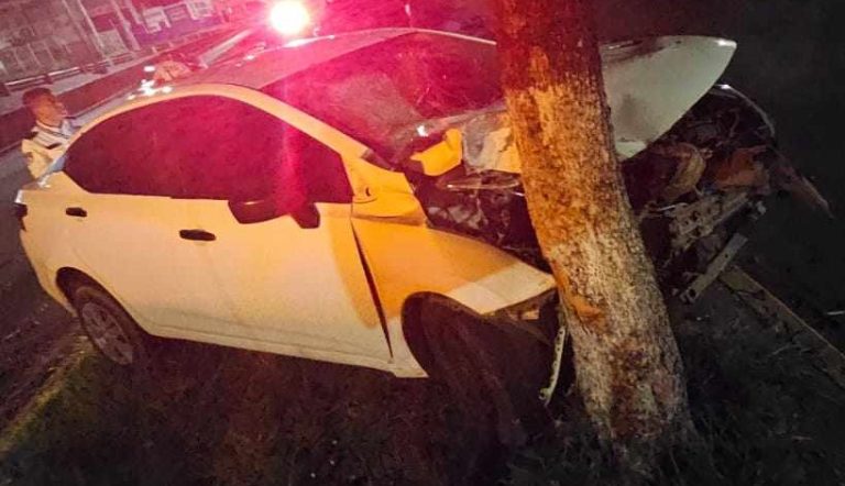 Alcoholizado sujeto provoca choque, huye y reporta su auto como robado; fue requerido