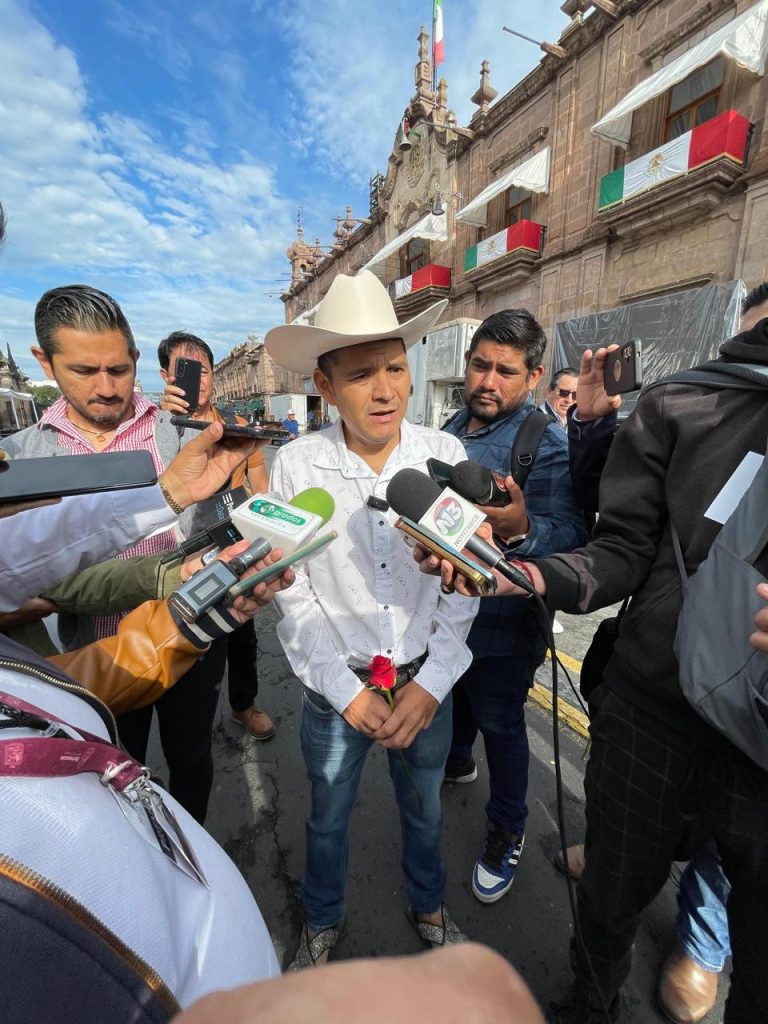  Cemeí Verdía: «La delincuencia ha superado al gobierno de Michoacán; urge que la sociedad se levante en armas»