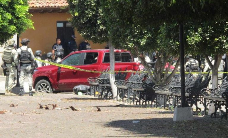 Delincuentes se enfrentan contra Guardias Nacionales en Tangancícuaro