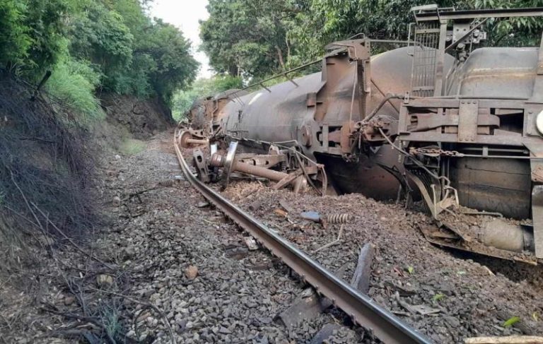 Descarrilan 18 vagones del ferrocarril en la región Taretan