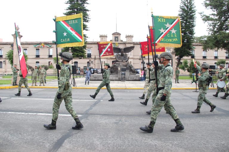 Ejército Mexicano listo para marchar en el desfile por el 259 Aniversario de José María Morelos y Pavón