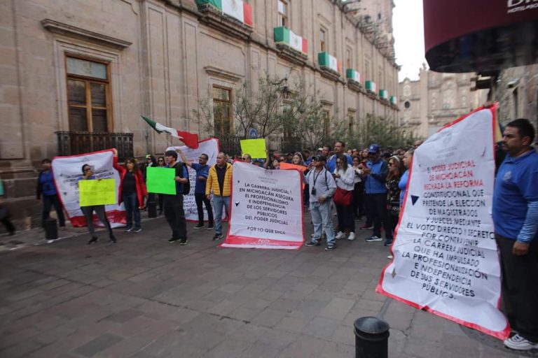 Trabajadores del Poder Judicial se manifiestan en Palacio de Gobierno