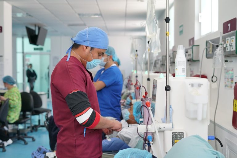 Deja gobierno a 500 pacientes sin hemodiálisis