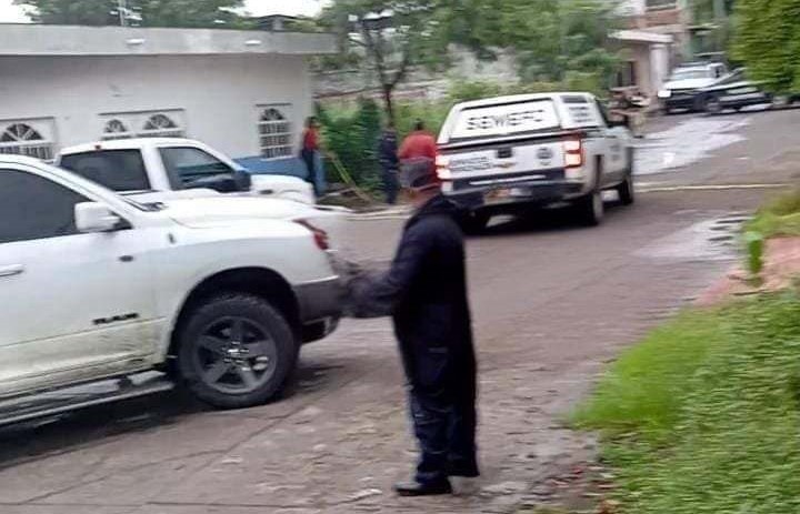 Hallan cadáver con la garganta cortada en Apatzingán