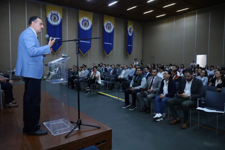 Especialistas nacionales presentan en Michoacán nuevas técnicas de cirugía vascular