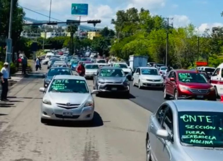Avanza caravana vehicular de CNTE hacia Obelisco, Casa Michoacán y SeFinanzas