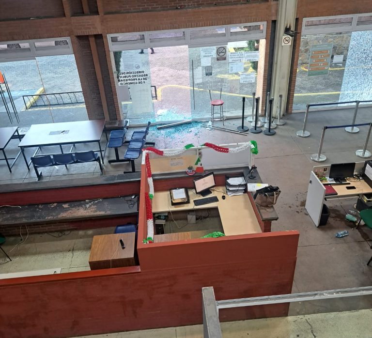 Empistolado dispara contra oficinas del Registro Público de la Propiedad, en Morelia
