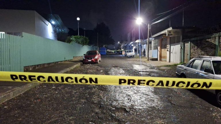 De al menos 10 balazos, hombre es ejecutado por fuera del Hospital General Regional de Uruapan