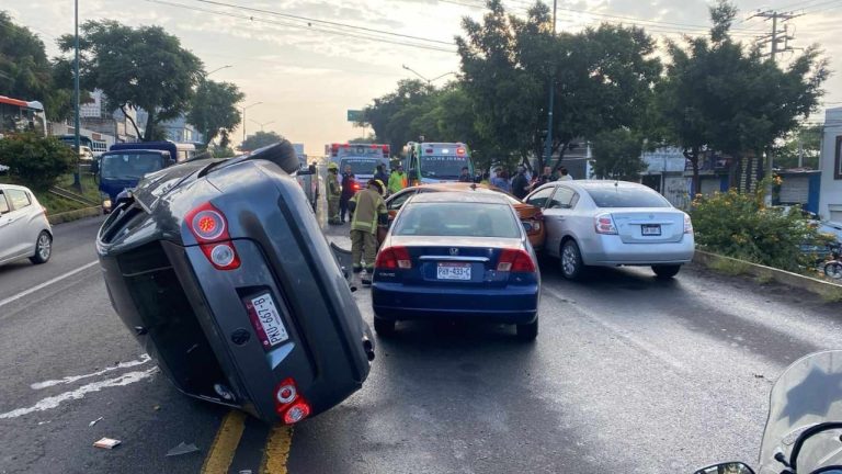 Se registra carambola automovilística en la avenida Madero Poniente de Morelia