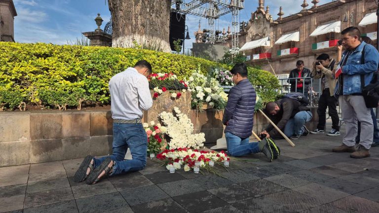 Cemeí Verdía Zepeda rinde homenaje a las víctimas de los granadazos en Morelia