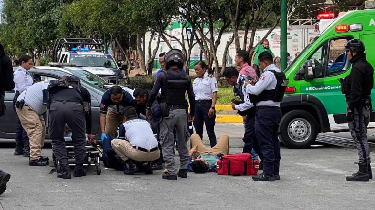 Choque entre moto y auto deja pareja herida en Morelia