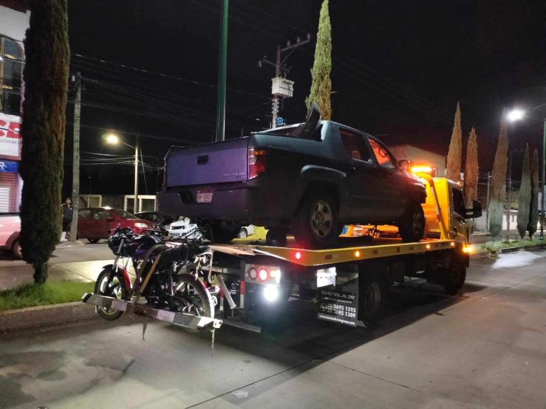 Motociclista queda herido al ser chocado por camioneta en Periodismo