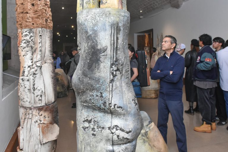 Inaugura Secum exposición de cerámica de gran formato, en el Clavijero