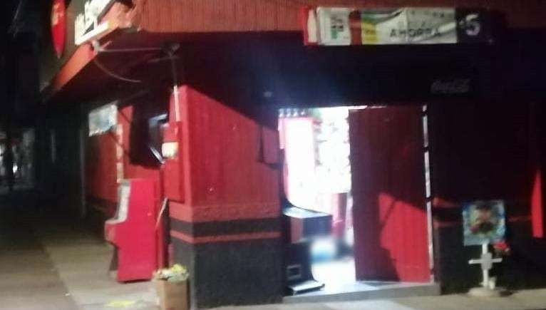 Agresión armada en tienda de Jacona deja una mujer sin vida
