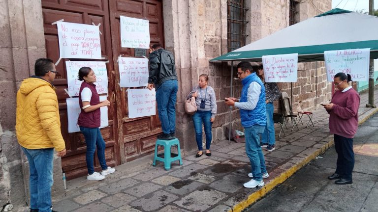 Trabajadores de salud toman oficinas centrales