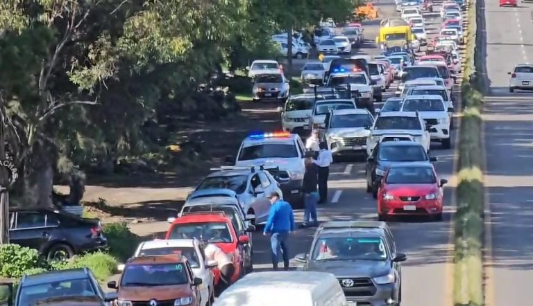 Centistas alistan caravana y bloquean accesos a Morelia