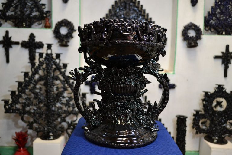 Invitan artesanos de Santa Fe de la Laguna a su concurso artesanal